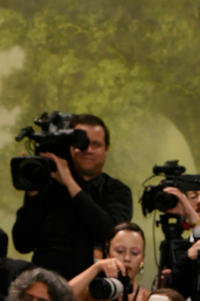 Eiza González rindió tributo a sus raíces mexicanas en la Met Gala