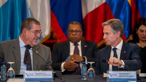 El presidente de Guatemala, Bernardo Arévalo, y el secretario de Estado de EE.UU., Antony Blinken.