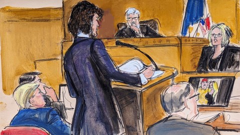 La estrella porno Stormy Daniels declara en juicio a Trump.