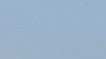 El humo se eleva tras un ataque aéreo israelí contra edificios cerca del muro de separación entre Egipto y Rafah, en el sur de la Franja de Gaza.