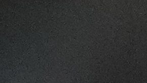 Carlo Ancelotti (c) celebra el triunfo de su equipo con Antonio Rudiger (i) y Vinícius Jr. (d).