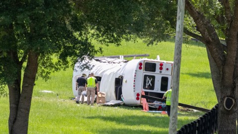 Conductor que chocó al autobús con mexicanos en Florida fumaba aceite de marihuana y tomaba medicamentos