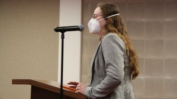 Simone Hetherington instó a los legisladores a no aprobar el proyecto de ley sobre el uso de mascarillas en Carolina del Norte.