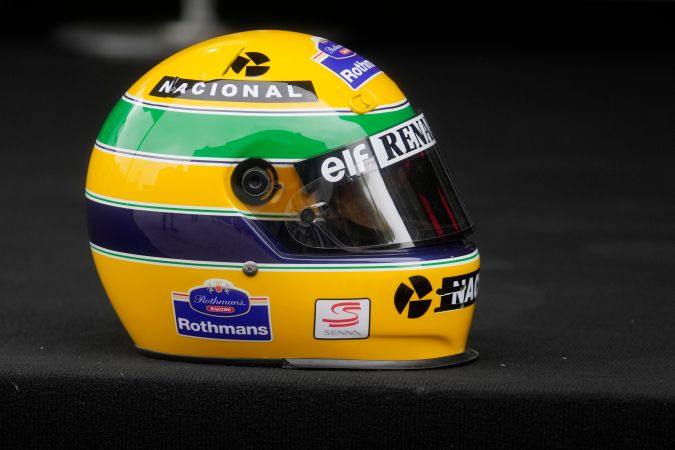 Una réplica del casco que utilizó el brasileño Ayrton Senna durante su carrera en la F1 y que sirvió de inspiración para McLaren y su idea de cambiar los colores de sus monoplazas.