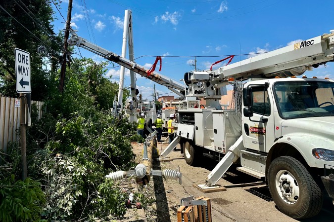 Texas azotada por el clima severo más activo en 13 años: más de 400,000 personas siguen sin luz