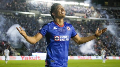 Cruz Azul's Angel Sepulveda celebrates scoring his side's opening goal against Monterrey during a Mexican soccer league semifinal second-leg match in Mexico City, Sunday, May 19, 2024. (AP Photo/Eduardo Verdugo)