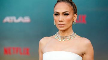 En medio de rumores de separación, Jennifer Lopez fue sola a la premiere de su película Atlas