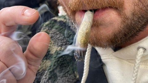 Estudio revela que el uso diario de marihuana ya supera al consumo diario de alcohol en Estados Unidos