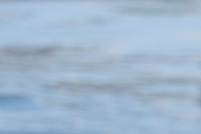 Sergio "Checo" Pérez sentado en un yate antes de subirse a su RB20 para la primera sesión de entrenamientos libres del Gran Premio de Mónaco.