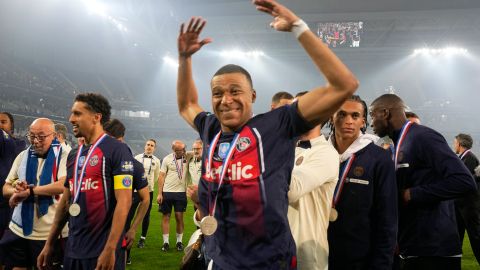 Kylian Mbappé viene de cerrar su etapa con el PSG logrando un doblete tras conquistar la Ligue 1 y la Copa de Francia.