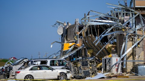 Texas azotada por el clima severo más activo en 13 años: más de 400,000 personas siguen sin luz