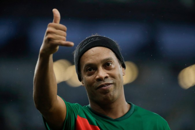 El brasileño Ronaldinho es la más reciente leyenda del fútbol mundial que se suma al proyecto de la Liga Monumental que se disputa en Venezuela.