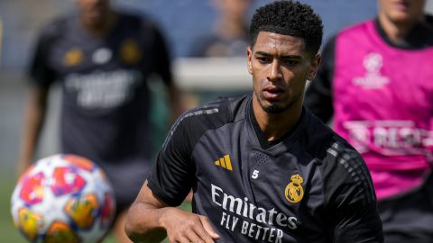 Real Madrid's Jude Bellingham attends a training session during a Media Opening day in Madrid, Spain, Monday, May 27, 2024. Borussia Dortmund will play against Real Madrid in Saturday's Champions League soccer final in London. (AP Photo/Manu Fernandez)