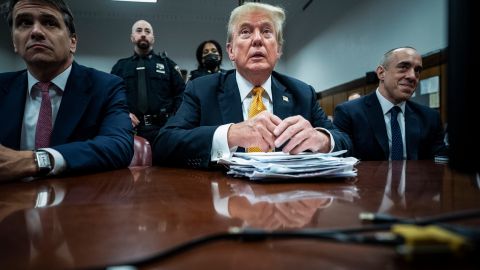 Trump enfrenta juicio en corte criminal de Nueva York.