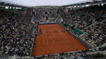 View of Suzanne Lenglen court during the second round match of the French Open tennis tournament between Coco Gauff of the U.S. and Tamara Zidansek of Slovenia at the Roland Garros stadium in Paris, Wednesday, May 29, 2024. (AP Photo/Aurelien Morissard)