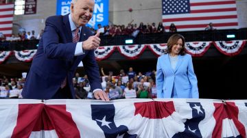 Joe Biden y Kamala Harris durante el evento realizado en Girard College, en Filadelfia.