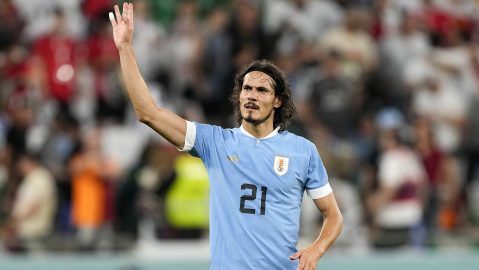 Edinson Cavani durante su último partido con la selección de Uruguay en el Mundial de Qatar 2022.
