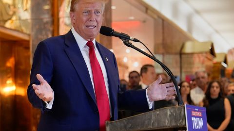 El expresidente Trump dio una conferencia de prensa en su torre en la Quinta Avenida de NYC.