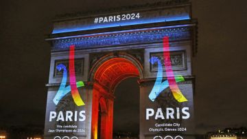 The Eiffel Tower-shaped bid logo for the Paris 2024 is unveiled on The Arc of Triomphe on the Champs Elysees in Paris, France, Tuesday, Feb. 9, 2016. Leaders of the Paris bid for the 2024 Olympics boosted their public campaign on Tuesday as they secured about 8 million euros ($8.9 million) in sponsorship deals with four major French groups. (AP Photo/Francois Mori)