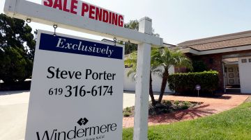 FILE - This Wednesday, Aug. 14, 2013, photo, shows a home with a sale pendingin San Diego. The National Association of Realtors reports on the number of Americans who signed contracts to buy homes in August on Thursday, Sept. 26, 2013. AP Photo/Gregory Bull, File)