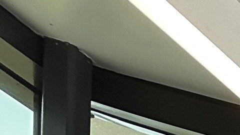 Panel de funcionarios escolares y defensores del medio ambiente sobre los planes para llenar de verde los patios de las escuelas de Los Ángeles.