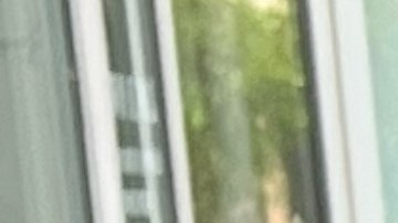 Julio César Chávez Jr. y su abogado Michael Goldstein hablan con reporteros tras la audiencia preliminar por el caso de armas ilegales que encara el boxeador mexicano en Los Ángeles.