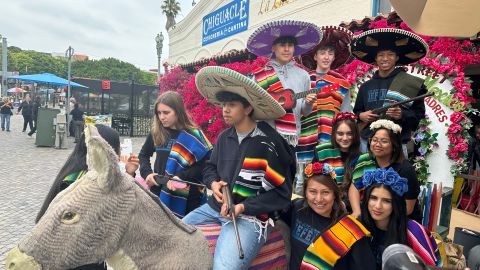 La Ciudad de Los Ángeles quiere desalojar al burro de la Placita Olvera. (Fotos Richard Hernández)
