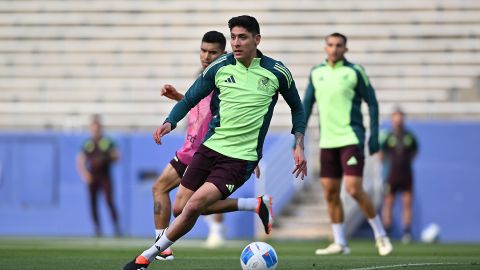 Edson Álvarez, mediocampista del West Ham de la Premier League, es uno de los jugadores más experimentados en el llamado de Jaime Lozano.