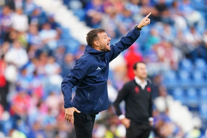 Martín Anselmi, director técnico, durante el partido correspondiente a la jornada 16 del Torneo Clausura 2024 de la Liga BBVA entre el Cruz Azul y los Rojinegros del Atlas, realizado en el estadio Ciudad de los Deportes.