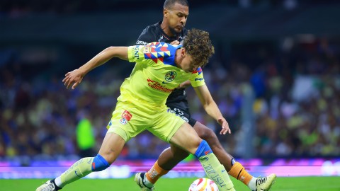 Igor Lichnovsky y Salomón Rondón durante el partido de vuelta de los cuartos de final del Torneo Clausura 2024 de la Liga BBVA entre las Águilas del América y los Tuzos del Pachuca.
