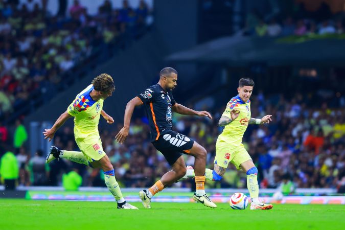 Salomón Rondón durante el partido de vuelta de los cuartos de final del torneo Clausura 2024 de la Liga MX entre las Águilas del América y los Tuzos del Pachuca celebrado en el Estadio Azteca.