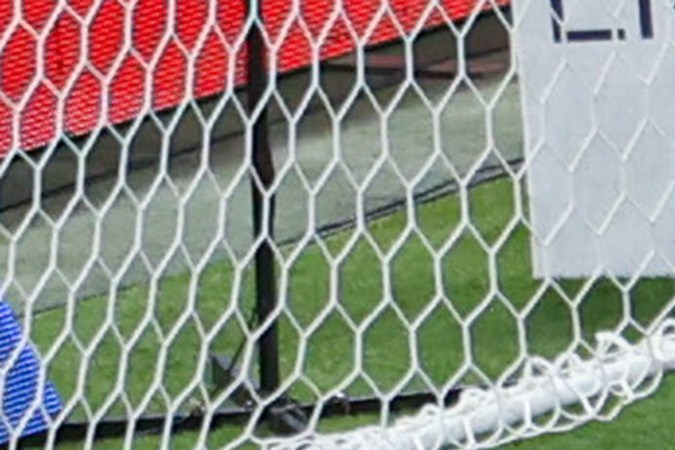 Javier "Chicharito" Hernández se lamenta una oportunidad durante el partido de ida de la semifinal del Torneo Clausura 2024 de la Liga MX entre las Chivas de Guadalajara y las Águilas del América celebrado en el Estadio Akron.