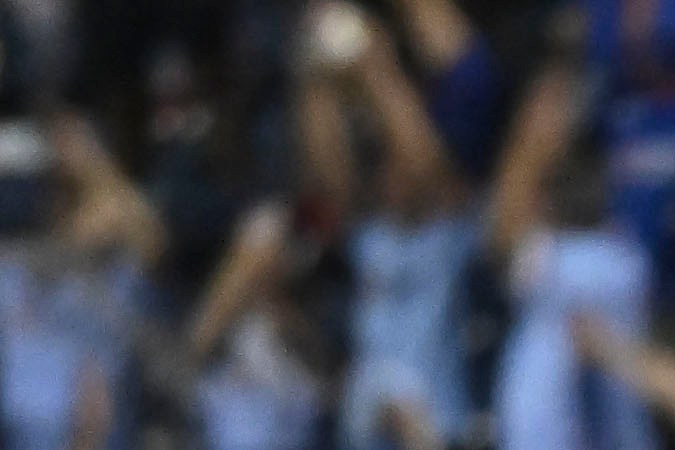 Martín Anselmi, celebrando con los jugadores del Cruz Azul luego de terminar el partido ante los Rayados de Monterrey y haber asegurado el boleto para la final del torneo Clausura 2024 de la Liga MX.