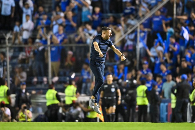 Martín Anselmi, director técnico de Cruz Azul durante el partido de vuelta de la semifinal del torneo Clausura 2024 de la Liga MX ante los Rayados de Monterrey realizado en el estadio Ciudad de los Deportes.