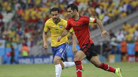 Fortaleza, Brasil, 17 de junio de 2014. Fred (BRA) y Rafael Márquez (MEX) durante el partido entre la Selección Nacional de México (Selección Mexicana de Futbol) y la Selección de Brasil, correspondiente a la Jornada 2 de la Primera Fase de la Copa Mundial de la FIFA Brasil 2014, celebrado en el Estadio Castelao. Foto: Imago7/Brazil Photo Press/Levi Bianco