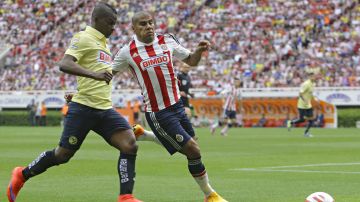 Zapopan, Jalisco, 26 de abril de 2015. durante el partido correspondiente a la Jornada 15 del torneo Clausura 2015 de la Liga Bancomer MX, entre las Chivas del Guadalajara y las Aguilas del América celebrado en el Estadio Onmilife. Foto: Imago7/Ismael Ramírez