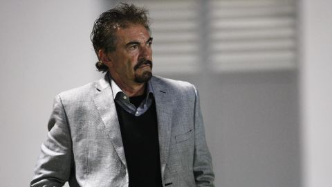 Puebla, Puebla, 19 de enero de 2016. Ricardo La Volpe, entrenador de Jaguares durante el partido de la jornada 1 del torneo Clausura 2016 de la Copa Corona MX, entre los Lobos de la BUAP y los Jaguares de Chiapas, celebrado en el estadio Universitario. Foto: Imago7/Javier Palacios