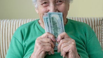 Seguridad Social: $2,710 dólares para jubilados de 62 años