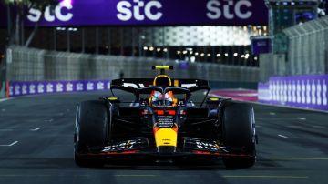 Red Bull de Checo Pérez en el Gran Premio de Arabia Saudita 2024