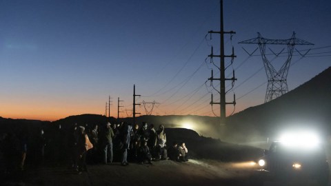 Miles de inmigrantes continúan arribando a Estados Unidos