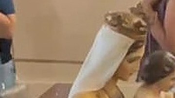 Hombre causa destrozos en una iglesia