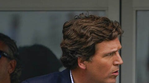 Tucker Carlson durante un encuentro con Donald Trump