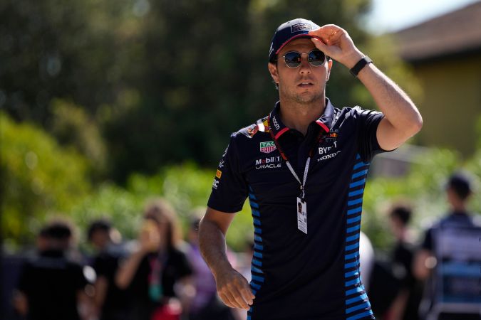El mexicano de Red Bull, Sergio "Checo" Pérez, antes de lo que fue la clasificación del Gran Premio de Emilia Romagna, séptima prueba de la temporada 2024 de la F1.