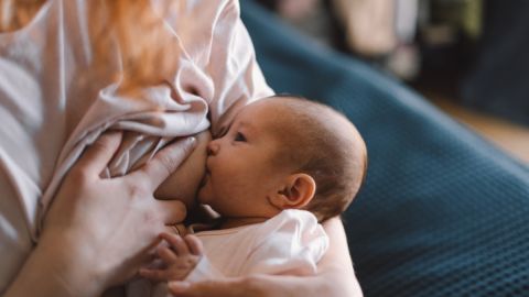 Pediatras de EE.UU. revocan prohibición de amamantar a las personas con VIH