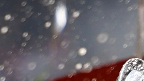 El Manchester United, cuestionado por su actuación en la Premier League, cerró la temporada levantando un título.