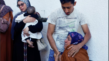 Familiares de fallecidos en Rafah por los ataque de Israel.