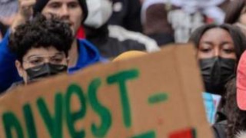 Los manifestantes piden a sus universidades "desinvertir en Israel".