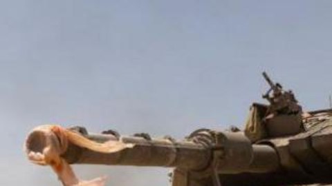 No hay señales que indiquen que los tanques israelíes vayan a detener su avance sobre el sur de la Franja de Gaza.