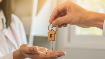 Los inquilinos en Estados Unidos expresan temor de no poder comprar una casa