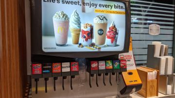 McDonald's y sus máquinas de bebidas gratis